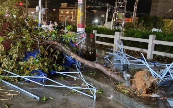 Пять человек стали жертвами торнадо в КНР