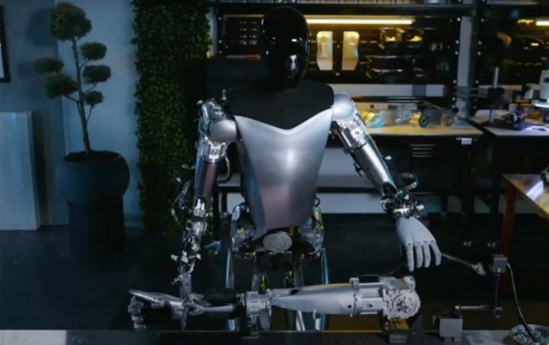 Илон Маск заявил, что человекоподобные роботы выйдут на рыкон в следующем году