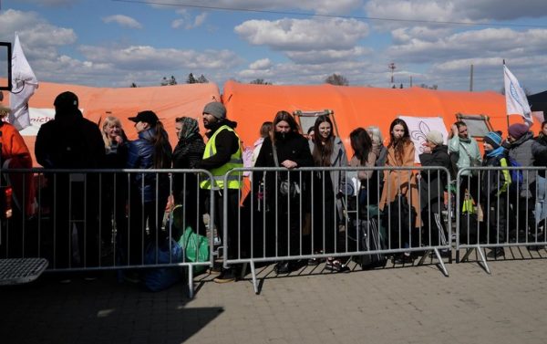 Власти Польши и ФРГ думают над сокращением мер поддержки беженцев из Украины