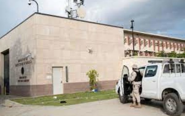 Армия США провела операцию по вывозу своего персонала посольства в Гаити