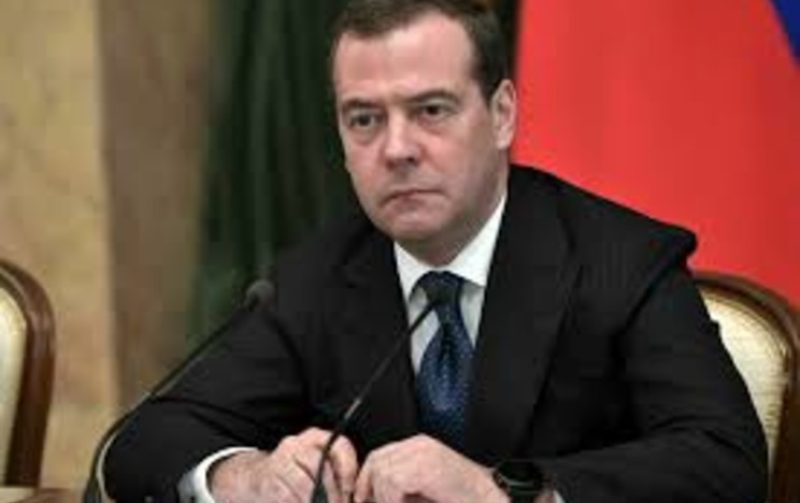 Дмитрий Медведев назвал Канцлера ФРГ Шольца «протухшей колбасой»