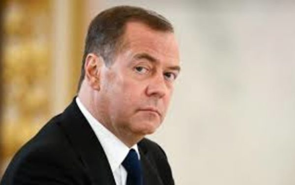 Экс-президент РФ Медведев пожелал Джо Байдену здоровья