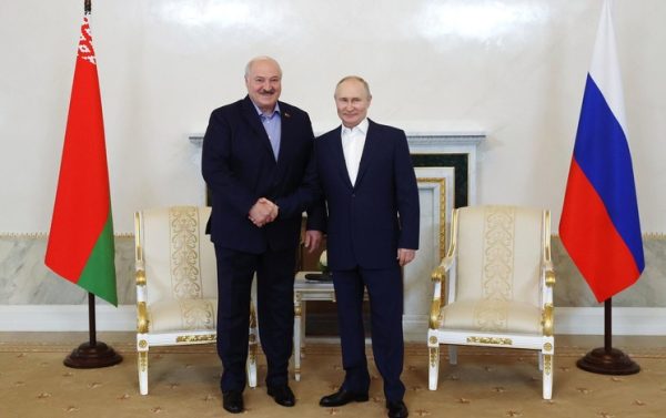 Президенты Беларуси и России сегодня провели телефонные переговоры