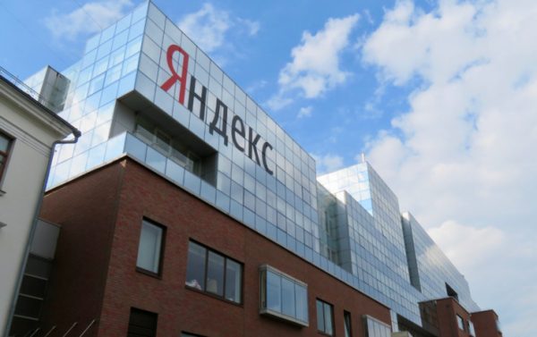 С 1 сентября Яндекс будет просить водителей следить за скоростью рядом с учебными заведениями