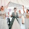 Граждан Узбекистана призвали не разбрасывать деньги на свадьбах