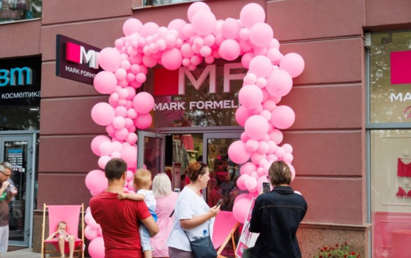 В центре Минска прошла Барби-вечеринка